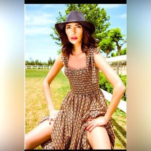 This beautiful dress disagner work.